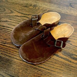 Men’s American Eagle clogs